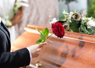 Почему лучше прибегнуть к помощи профессионалов, организовывая похороны?