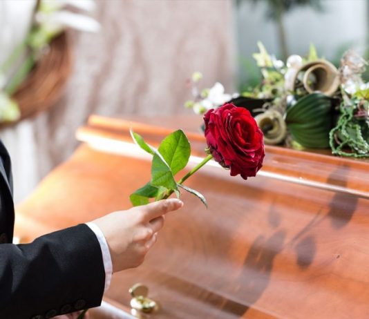 Почему лучше прибегнуть к помощи профессионалов, организовывая похороны?