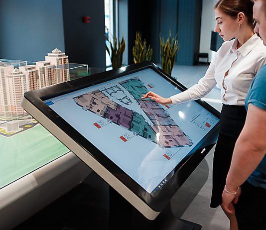 Что собой представляет интерактивная панель и где она применяется?