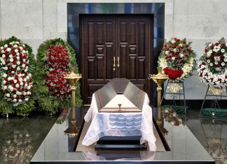 Венок из живых цветов для похорон: как выбрать и как заказать