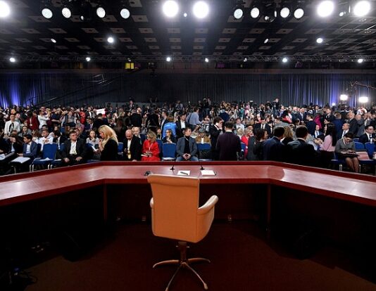 Анатомия слухов: перед большим разговором «под елочку»