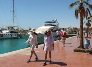 Египет ужесточил правила въезда в страну для непривитых туристов