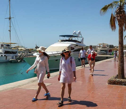 Египет ужесточил правила въезда в страну для непривитых туристов