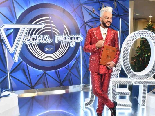 «Это моя Кэти»: Киркоров рассекретил целующуюся с ним в губы незнакомку