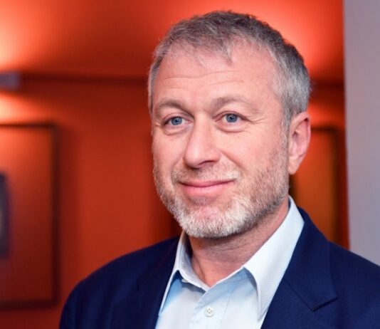 Forbes: миллиардер Абрамович получил гражданство Португалии