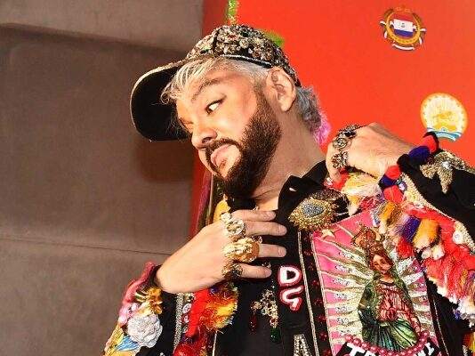 Милонов призвал сорвать Богородицу с Киркорова и заменить ее фаллосами