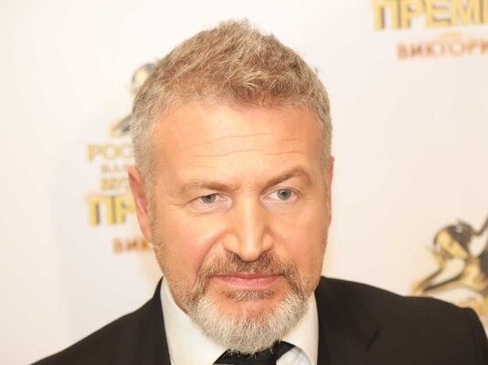 «Ни денег, ни славы»: Агутин задаром поет на новогодних огоньках