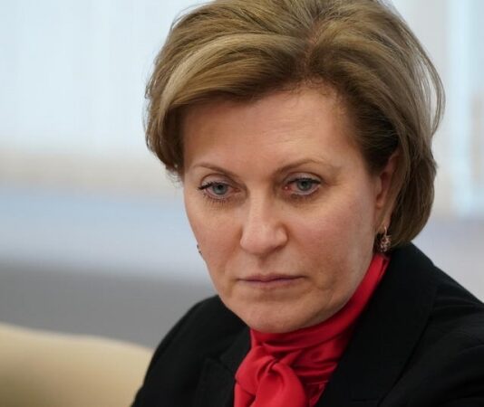 Попова назвала пугающими темпы распространения «омикрона» в мире