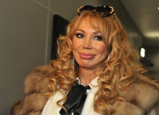 «Сатанисты»: Скандалистка Распутина плюнула в родственников мужа