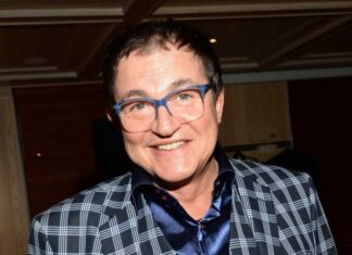 «Счастливый папаша!»: Дибров из родильной палаты принимает поздравления