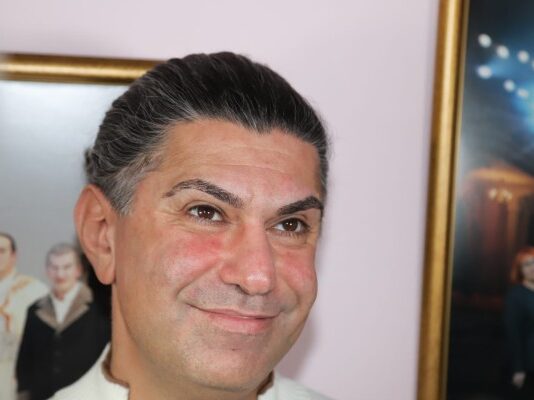 Статный красавец нежно прижался губами к Цискаридзе: Мои любимые