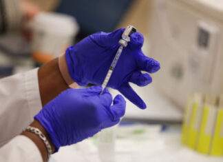 Суд в США восстановил правило обязательной вакцинации на крупных предприятиях