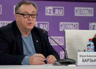 В МИЦ «Известия» обсуждают планы россиян на новогодние праздники. Трансляция