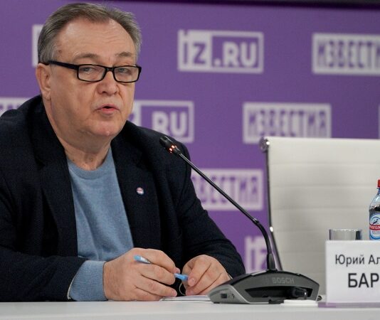 В МИЦ «Известия» обсуждают планы россиян на новогодние праздники. Трансляция