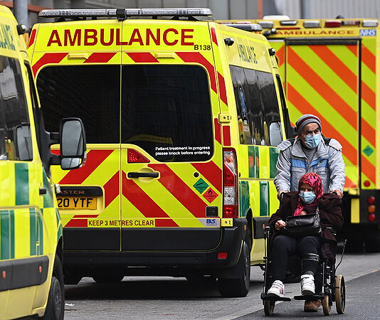 В Великобритании зафиксировали уже семь смертей среди больных «омикроном»