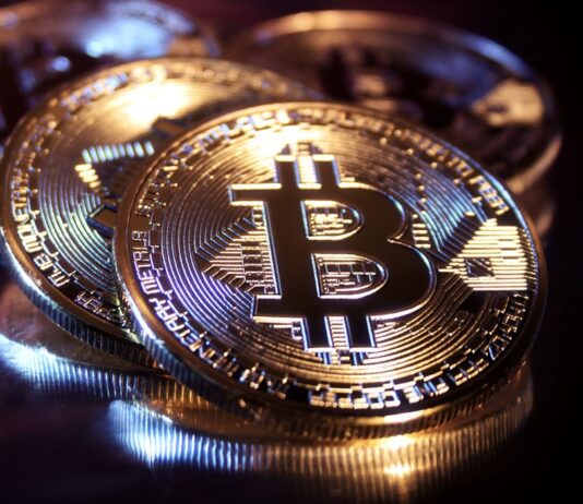 Самая популярная криптовалюта биткоин: от чего зависит его стоимость
