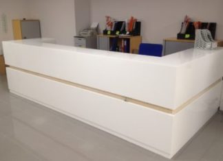 Стойка ресепшн: на что обратить внимание при выборе