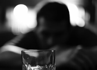 Выход из запоя: сложный путь к трезвости
