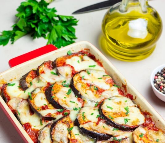 Кабачок с сыром и сметаной в духовке