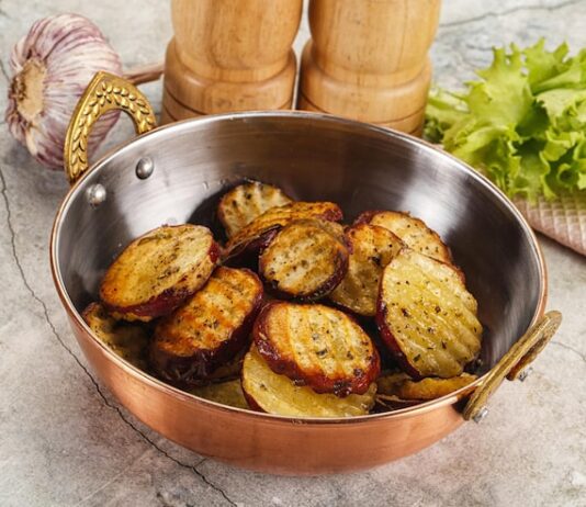 Кабачок с картошкой и фаршем в духовке