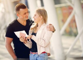 Как начать общение с девушкой после приветствия