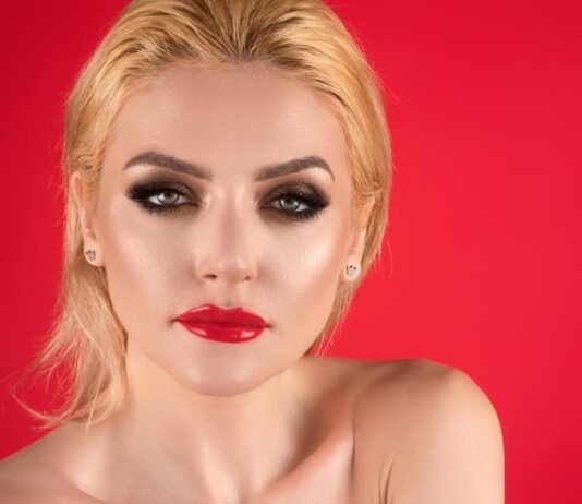 Помада для блондинок с зелеными глазами и светлой кожей