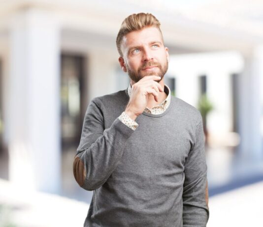 Расшифровка карты 9 Жезлов: что думает мужчина