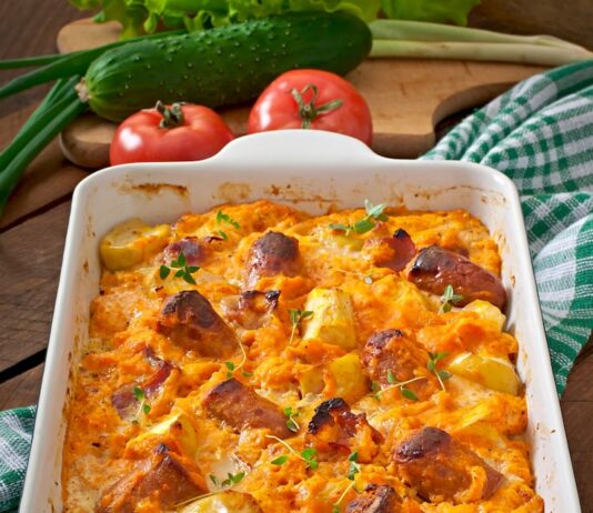 Мясо по-французски с фаршем и картофелем в духовке