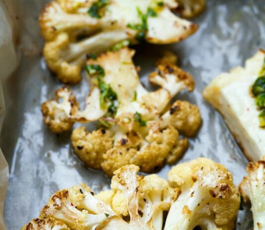 Цветная капуста с сыром в духовке