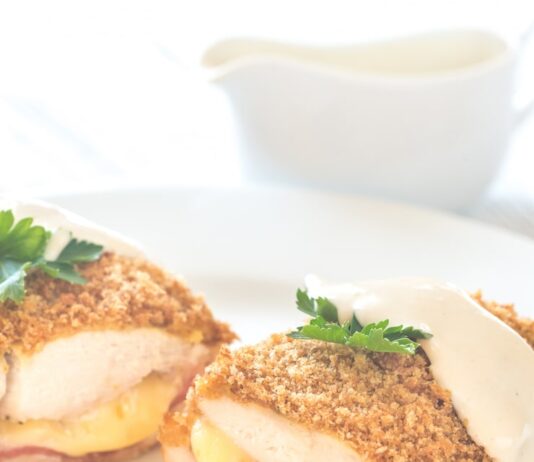 Куриные отбивные с ананасом и сыром в духовке