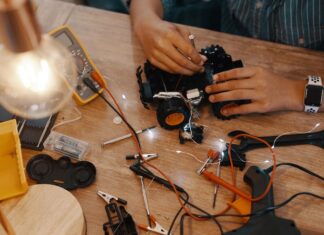 Сделай сам: полезные самоделки из электроники