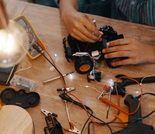 Сделай сам: полезные самоделки из электроники