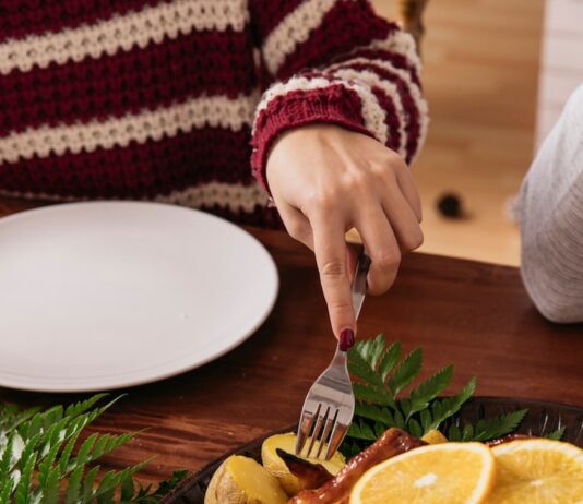 Курица в казане с картошкой на костре