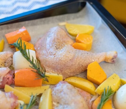 Курица в духовке в рукаве: Пошаговый рецепт
