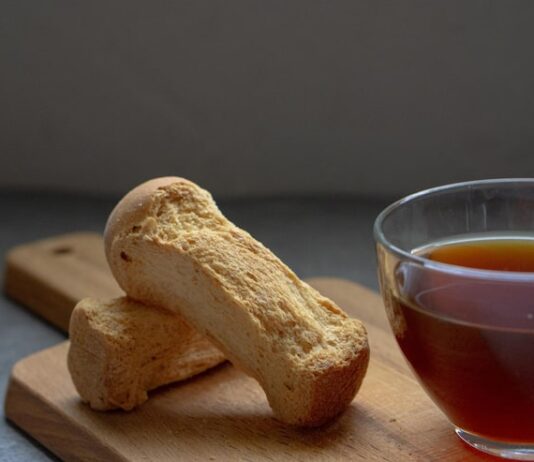 Колбаска из печенья и сгущенки с маслом