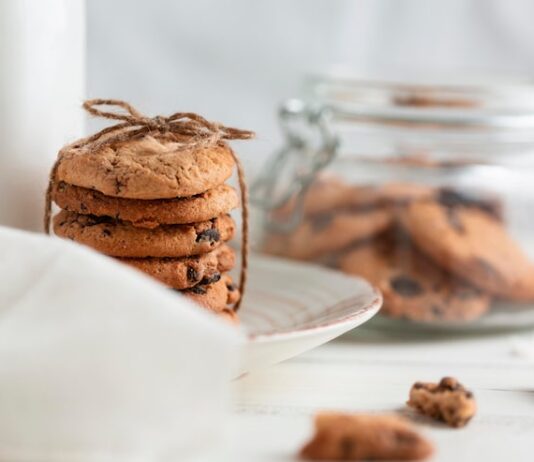 Готовим печенье с шоколадной крошкой дома