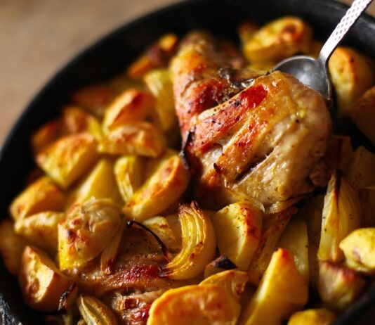 Индейка с картошкой и овощами в духовке