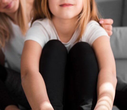 Чешется левая стопа у девушки: народные приметы