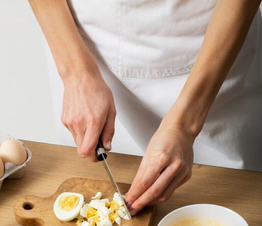 Простой рецепт клецок для супа с яйцом