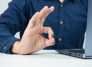 Как поднять руку в Zoom на компьютере