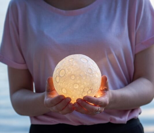 Заговоры в полнолуние на деньги и богатство