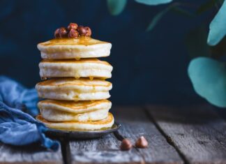 Пышные оладушки на кефире без дрожжей