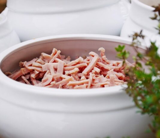 Сборная солянка с колбасой: рецепт приготовления дома