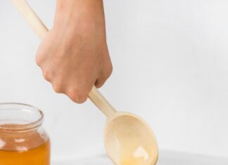 Блины из прокисшего молока: возможно ли приготовление?