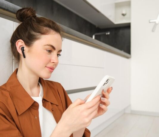 Просмотр заряда AirPods на iPhone