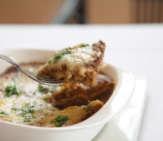 Классический бифстроган из говядины со сливками