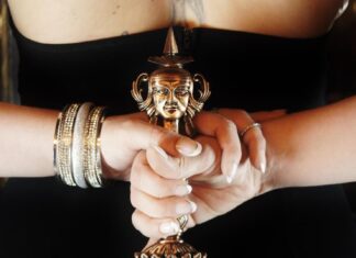 Королева Мечей: миф или реальность в Таро