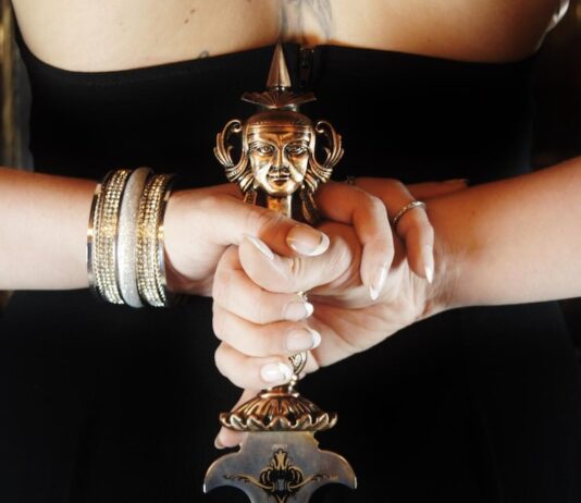 Королева Мечей: миф или реальность в Таро