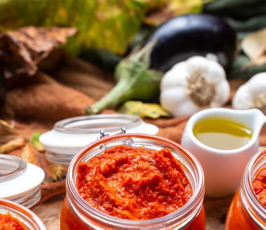 Кабачковая икра через мясорубку с томатной пастой на зиму