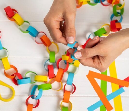 Изготовление игрушки из резинок на рогатке